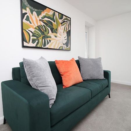No 43 Stadium Views By Ssw - 2Br, Parking, Sleeps 4, 3Min Walk To Stadium, 10Min Drive To City Centre, Marina And Close To M4 Morriston المظهر الخارجي الصورة