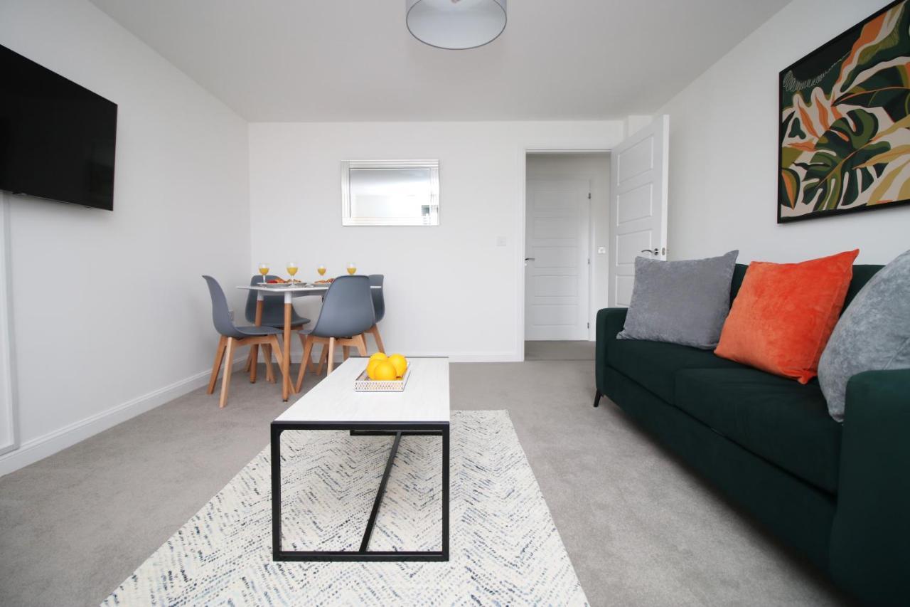No 43 Stadium Views By Ssw - 2Br, Parking, Sleeps 4, 3Min Walk To Stadium, 10Min Drive To City Centre, Marina And Close To M4 Morriston المظهر الخارجي الصورة