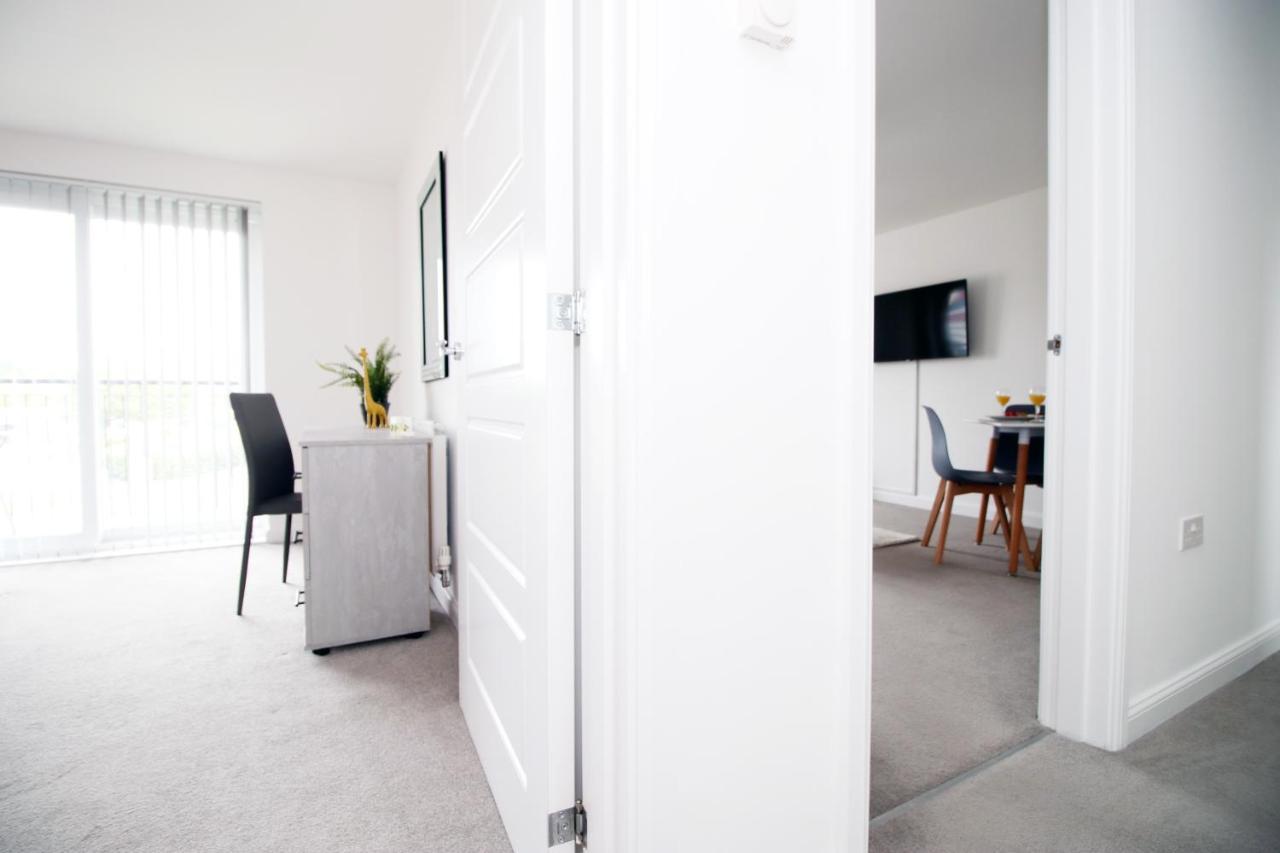 No 43 Stadium Views By Ssw - 2Br, Parking, Sleeps 4, 3Min Walk To Stadium, 10Min Drive To City Centre, Marina And Close To M4 Morriston المظهر الخارجي الصورة