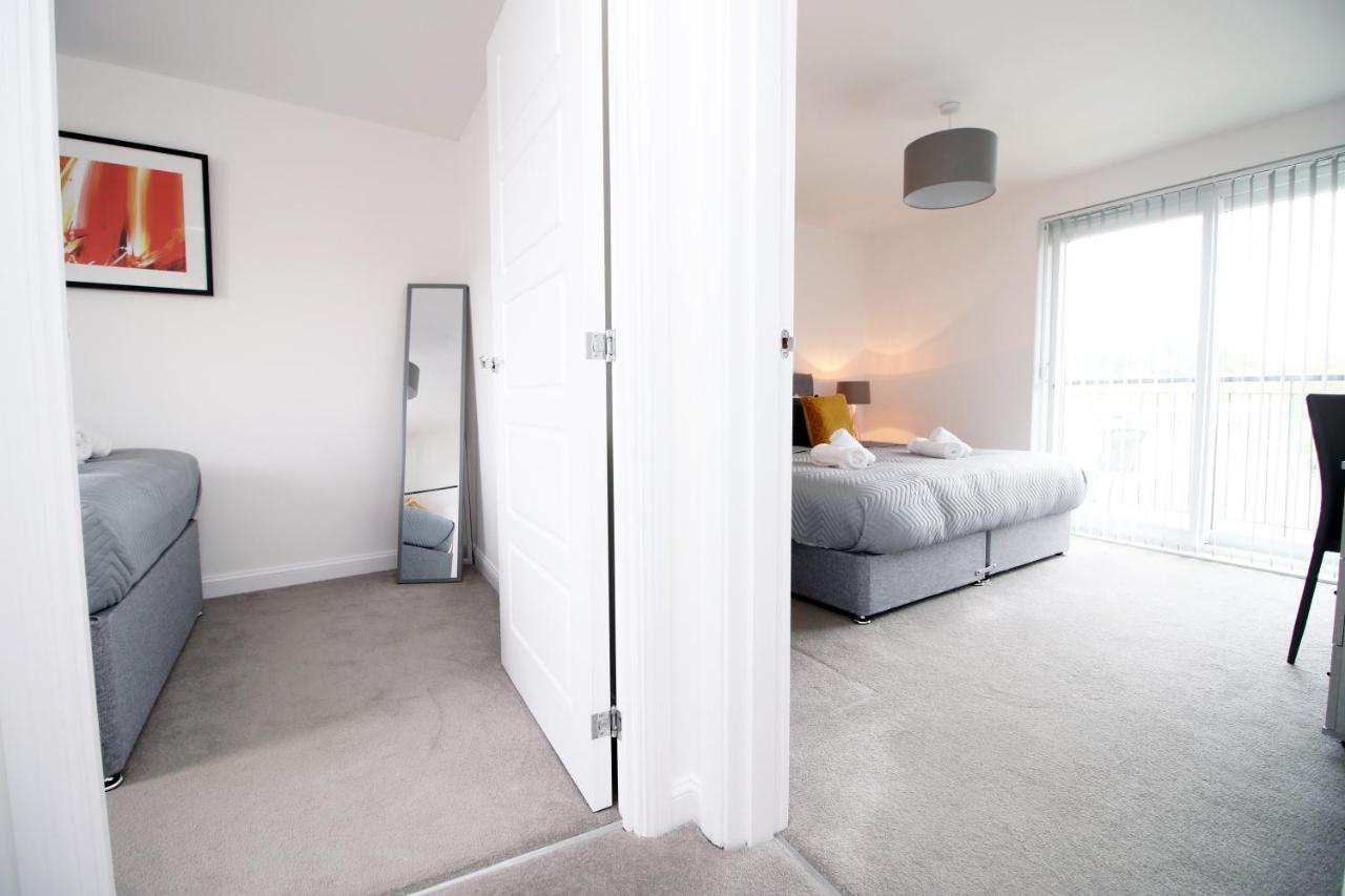 No 43 Stadium Views By Ssw - 2Br, Parking, Sleeps 4, 3Min Walk To Stadium, 10Min Drive To City Centre, Marina And Close To M4 Morriston المظهر الخارجي الصورة