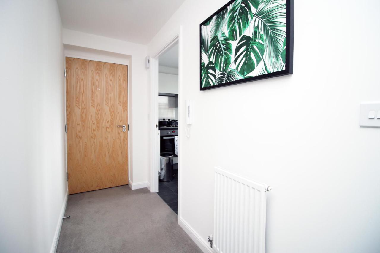 No 43 Stadium Views By Ssw - 2Br, Parking, Sleeps 4, 3Min Walk To Stadium, 10Min Drive To City Centre, Marina And Close To M4 Morriston المظهر الخارجي الصورة